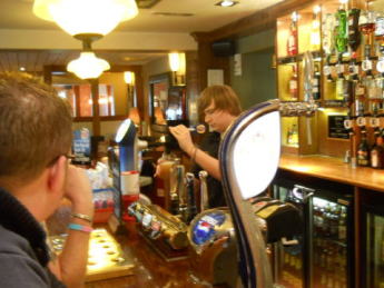 �C�M���X�����t���I�s�E�o�[�~���K�����̃��b�^�[���[�X�Ŕ��܂�